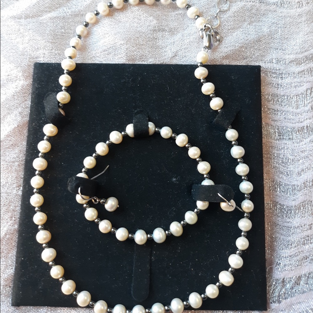 Pearl necklace, bracelet and earring set